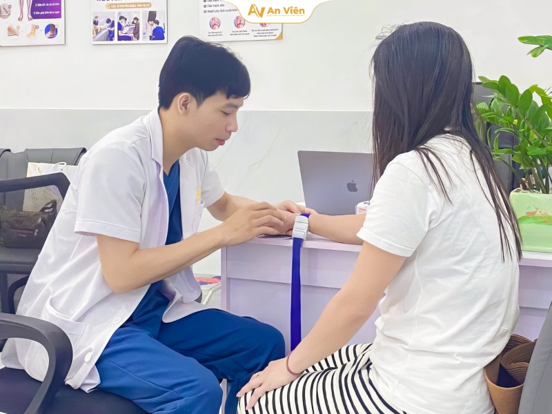Đứng không nổi quá 10 phút, tưởng phải sống chung với bệnh: Hành trình lấy lại đôi chân tự tin tại Tĩnh mạch An Viên 6 Chị T đến khám và chia sẻ câu chuyện của mình
