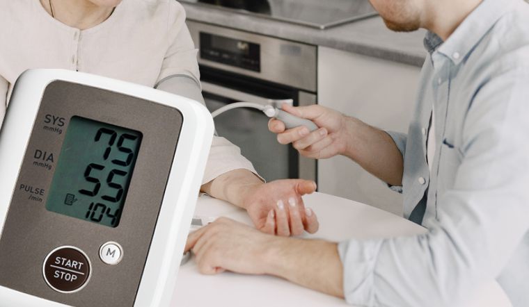 Cách xử lý tụt huyết áp đột ngột tại nhà